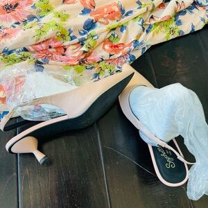 Seychelles Brooklyn Heel Sexy sling back heel in light pink